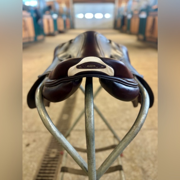 Prestige x Meredith Hunter/Jumper Saddle - Picture 4 of 6